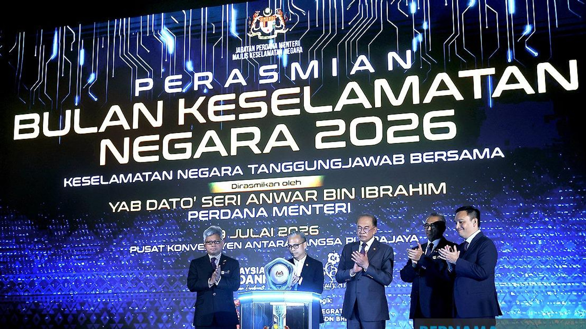 PM Anwar Urges Focus on Modern Security Threats Over Divisive Identity Politics