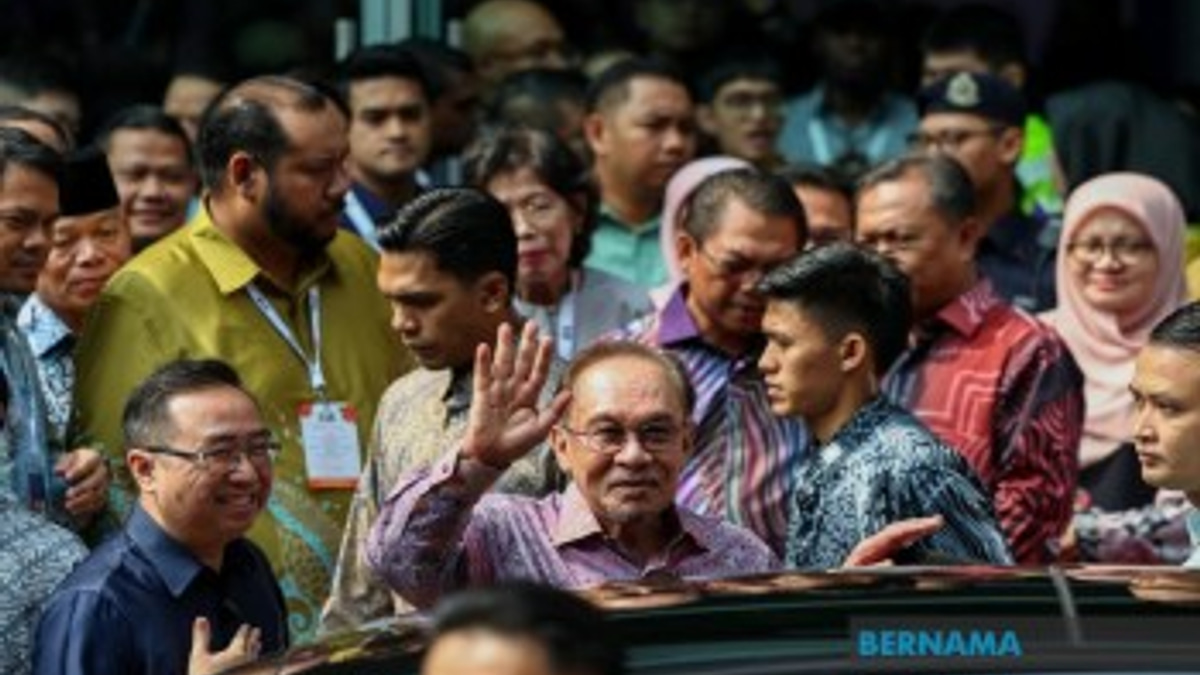Malaysia's Six Percent GDP Growth Signals Investor Confidence, But PM Cautions Against Revenue Misconceptions