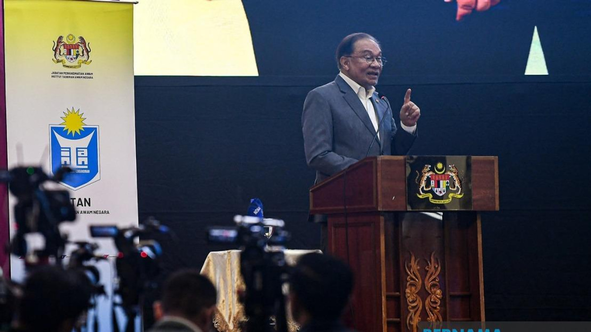 Malaysia Must Shed Colonial Thinking and Stop Copying Western Models, PM Anwar Says