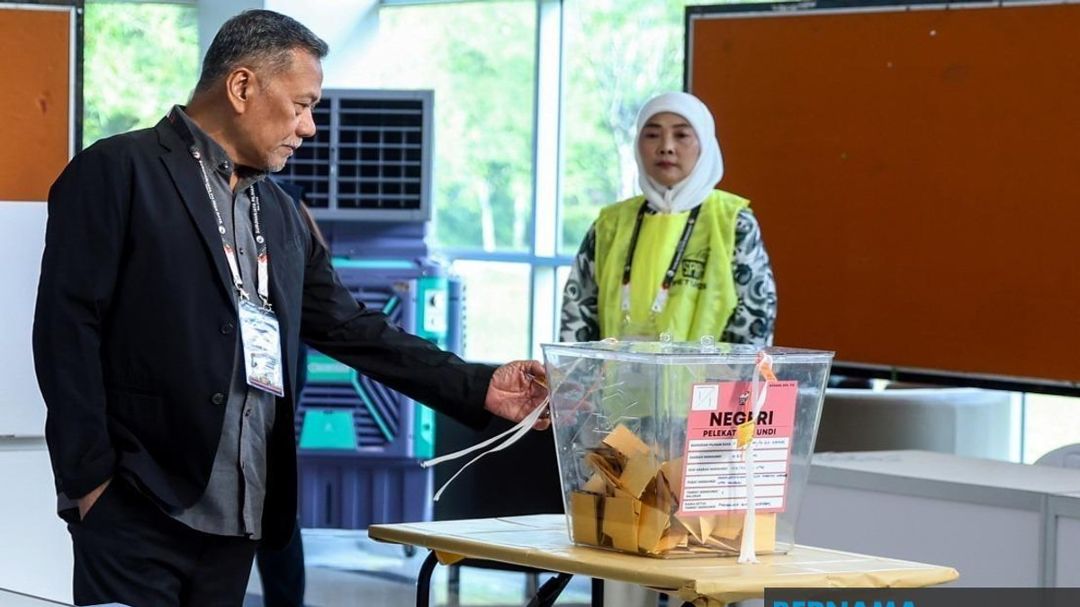 EC Chief Conducts Inspection of Johor Election Polling Centres to Ensure Smooth Conduct