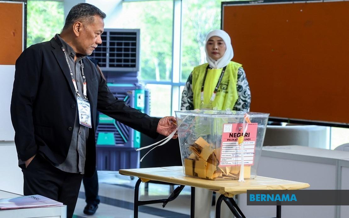 EC Chief Conducts Inspection of Johor Election Polling Centres to Ensure Smooth Conduct
