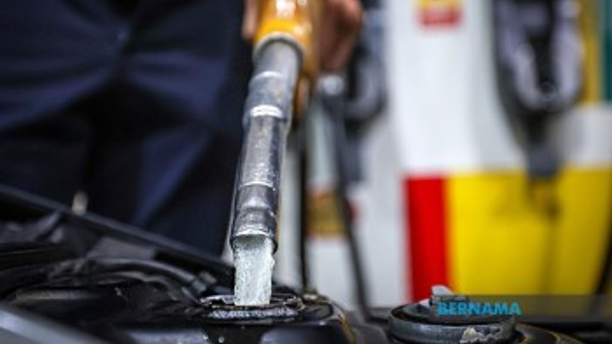 Malaysia's Fuel Subsidies Could Hit RM3.5 Billion Monthly if Oil Stays at US$90