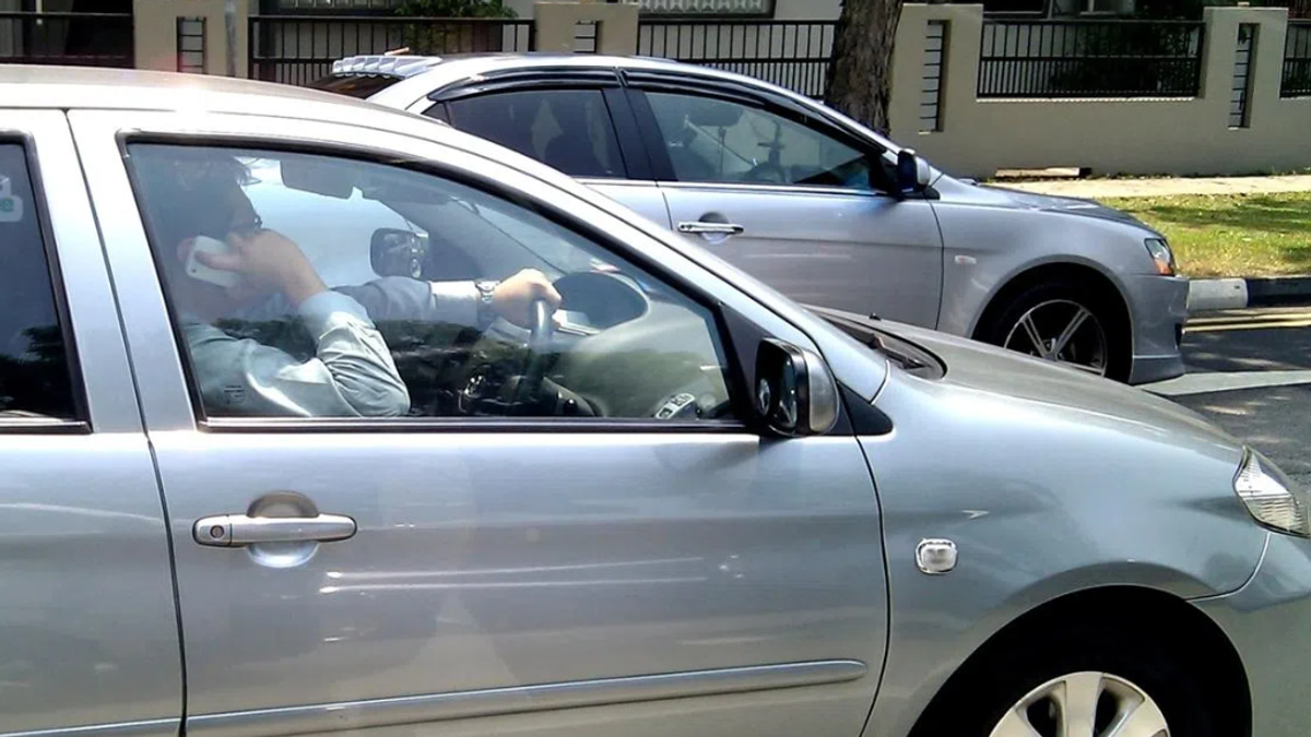 Singapore Tightens Road Laws: Phone Holding, Reckless Driving Face Harsher Penalties