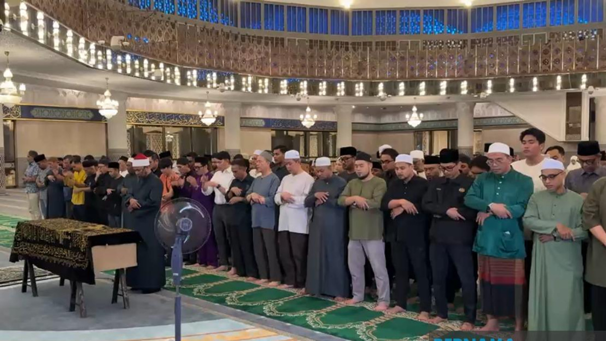 Nancy Shukri's Husband Kamil Misuari Laid to Rest Following National Mosque Ceremony