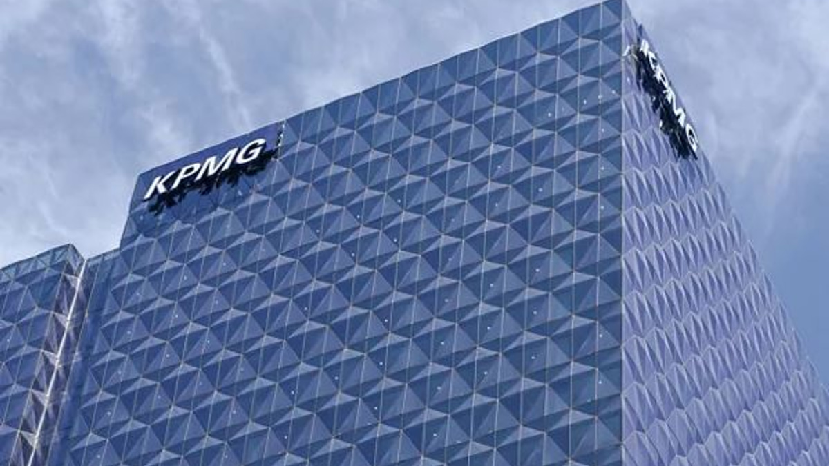 KPMG Australia's leadership overhaul deepens as chairman and two audit partners resign over confidential information misuse