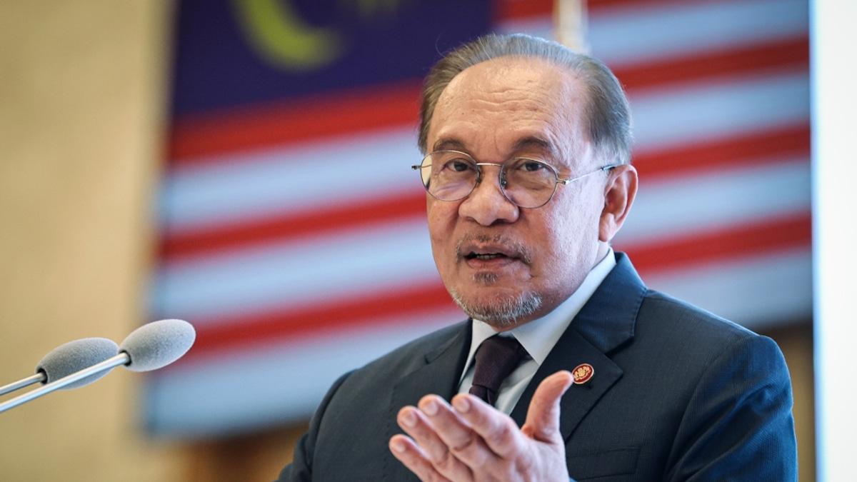 Anwar Expresses Gratitude for Public Support, Confirms Special Parliament Session on Tabung Haji Findings