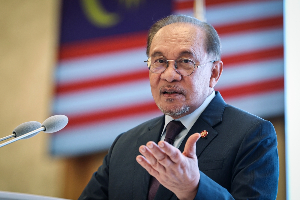Anwar Expresses Gratitude for Public Support, Confirms Special Parliament Session on Tabung Haji Findings