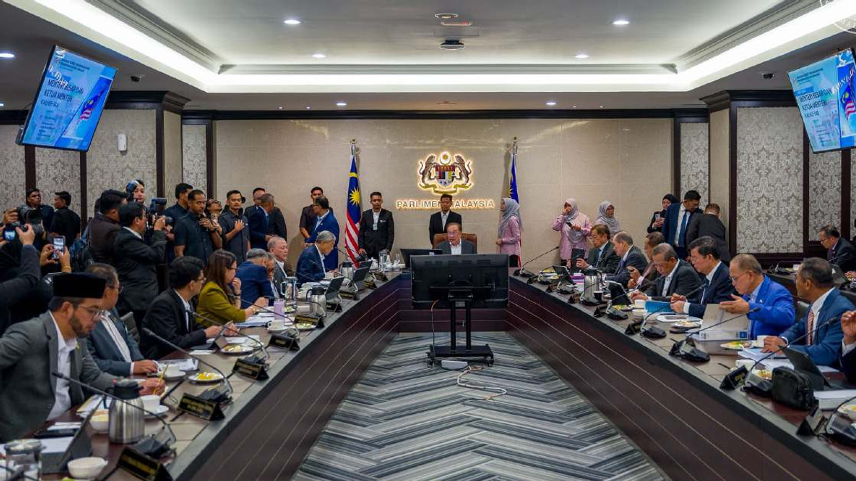 Economic Revival Takes Centre Stage at PM's Meeting with State Leaders