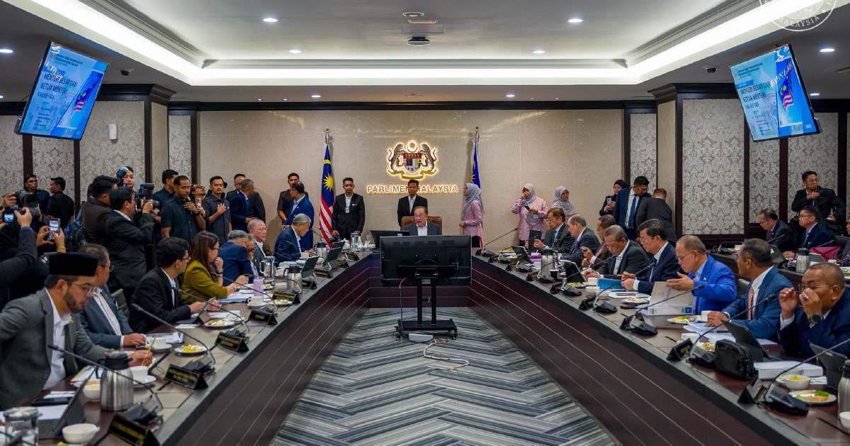 Economic Revival Takes Centre Stage at PM's Meeting with State Leaders