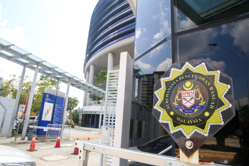 Former Civil Servant Held by MACC Over RM300,000 Welfare Fraud Scheme
