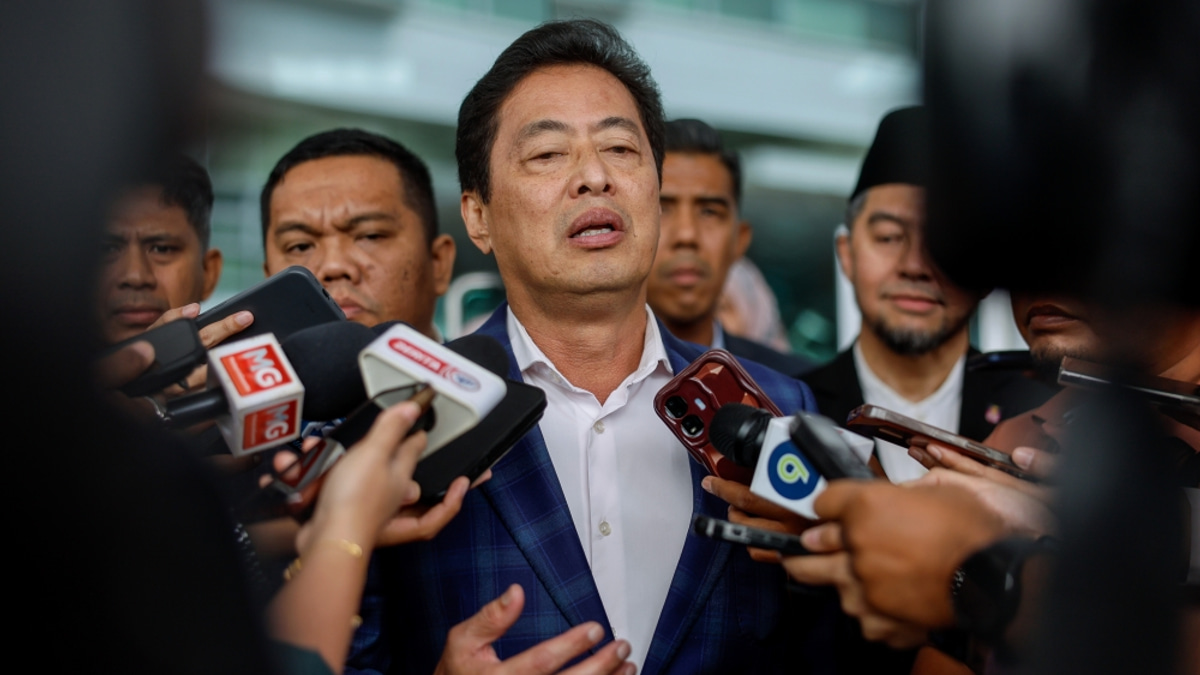 Former MACC Chief Azam Baki Denies Connection to Brother's RM178 Million Contract Award
