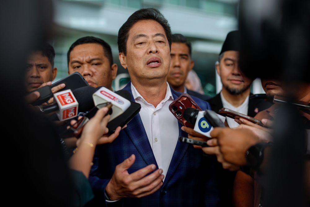 Former MACC Chief Azam Baki Denies Connection to Brother's RM178 Million Contract Award