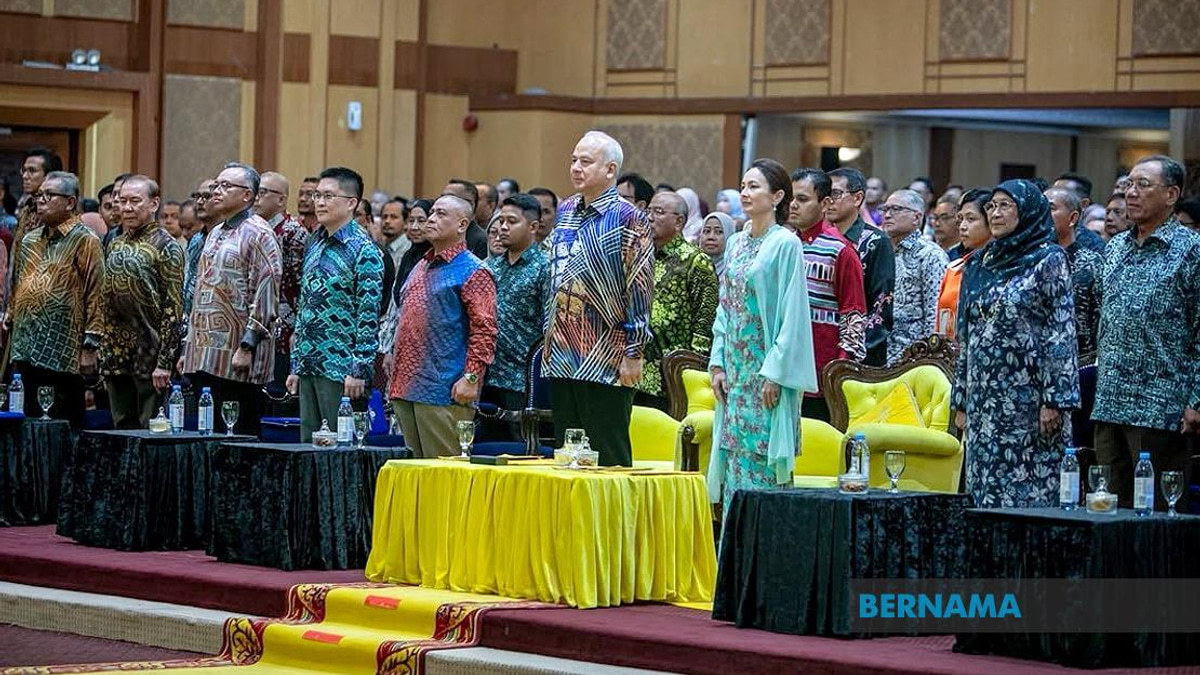 Sultan Nazrin Opens Perak's 2026 Merdeka Month Celebrations with Record Student Participation