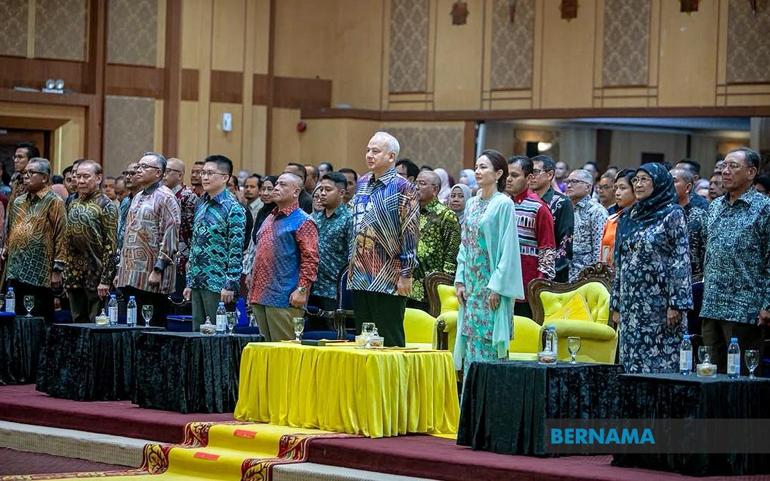 Sultan Nazrin Opens Perak's 2026 Merdeka Month Celebrations with Record Student Participation