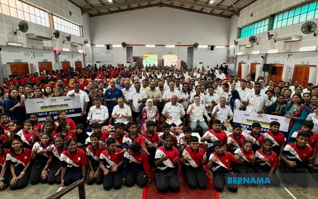 Schools Must Act Fast on Student Mental Health, Fadhlina Tells Educators