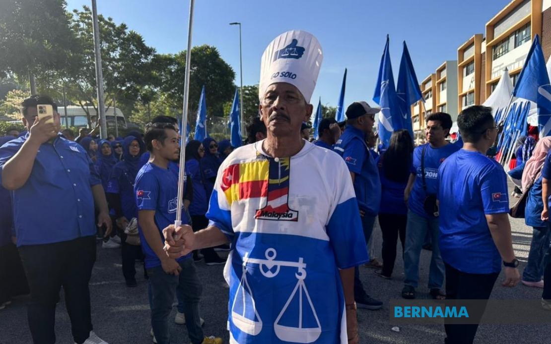 Selangor Retiree Spends Over RM500 to Support Onn Hafiz at Johor Nomination