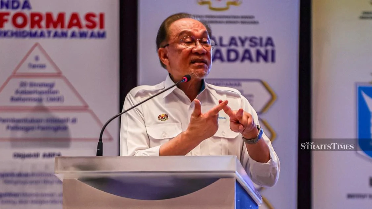 Anwar Defends Mat Sabu's Remarks, Appeals for Political Harmony