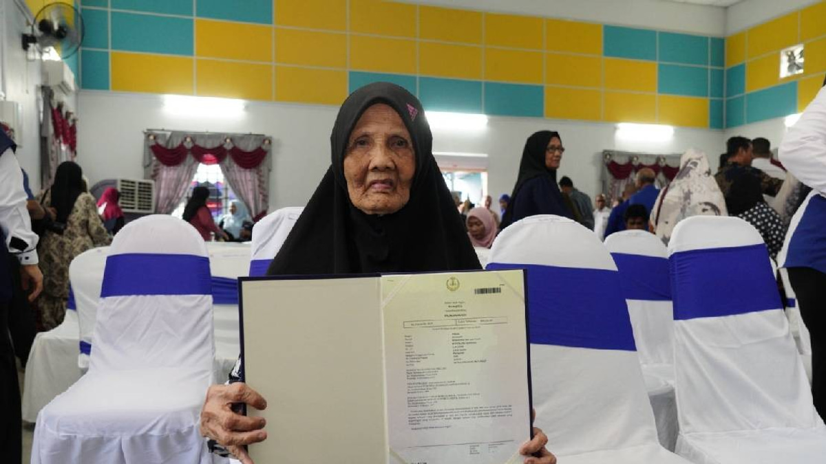 47 FELCRA Seri Gala Participants Receive Land Ownership Grants in Perak