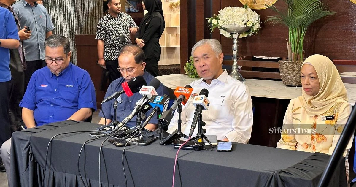 Zahid urges unity partners to set aside Najib-Rosmah controversy during Johor campaign