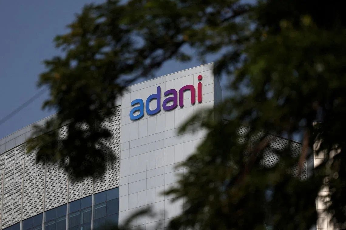 India's Customs Joins Health Ministry in Crackdown on Adani's Airport Nicotine Pouch Sales