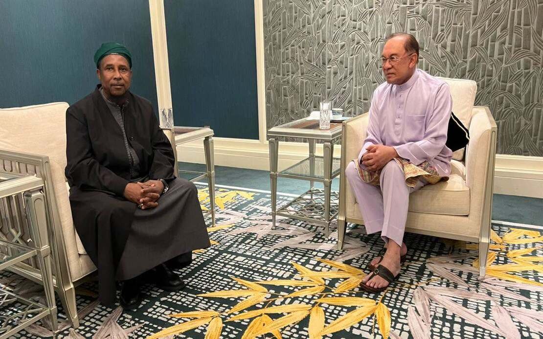 PM Anwar Meets Gambian Islamic Scholar on Final Malaysia Visit