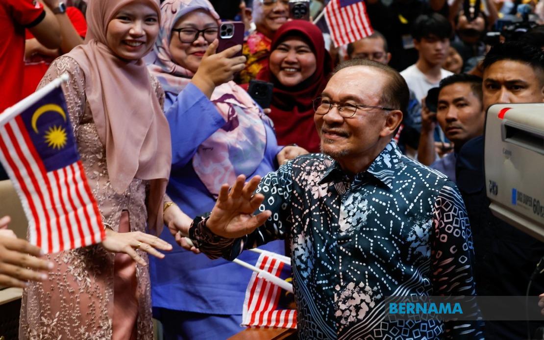Anwar Urges All Malaysians to Embrace True Spirit of Independence