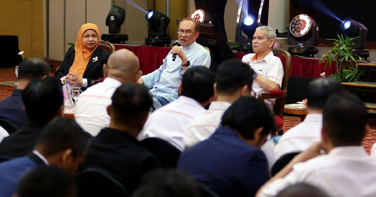 Anwar Turns to Prabowo to Resolve Felda's Troubled Eagle High Investment