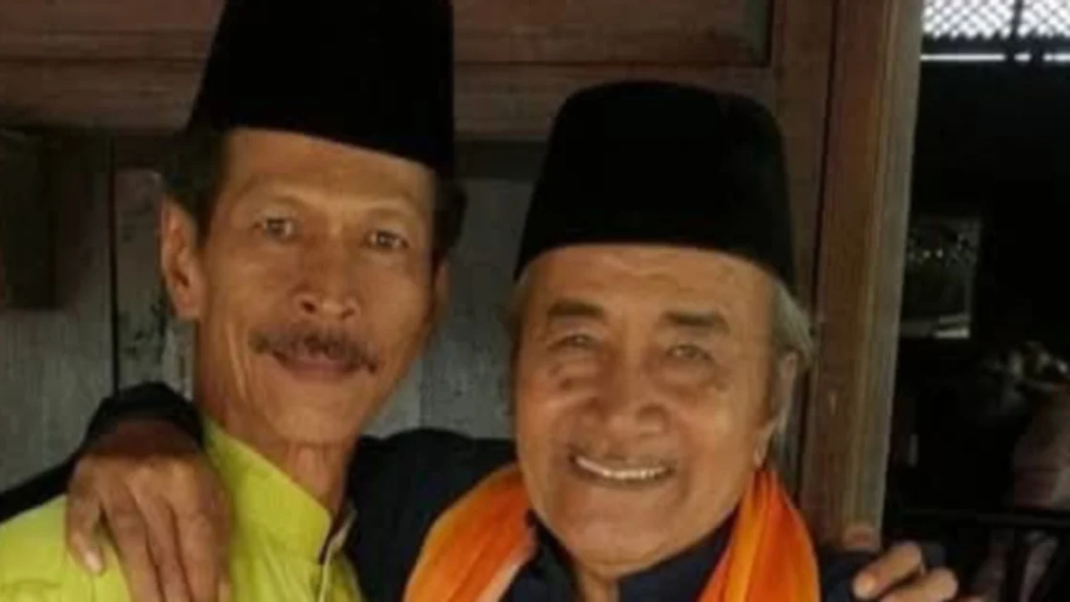 PM Anwar honours veteran actor Rahim Razali on milestone 87th birthday