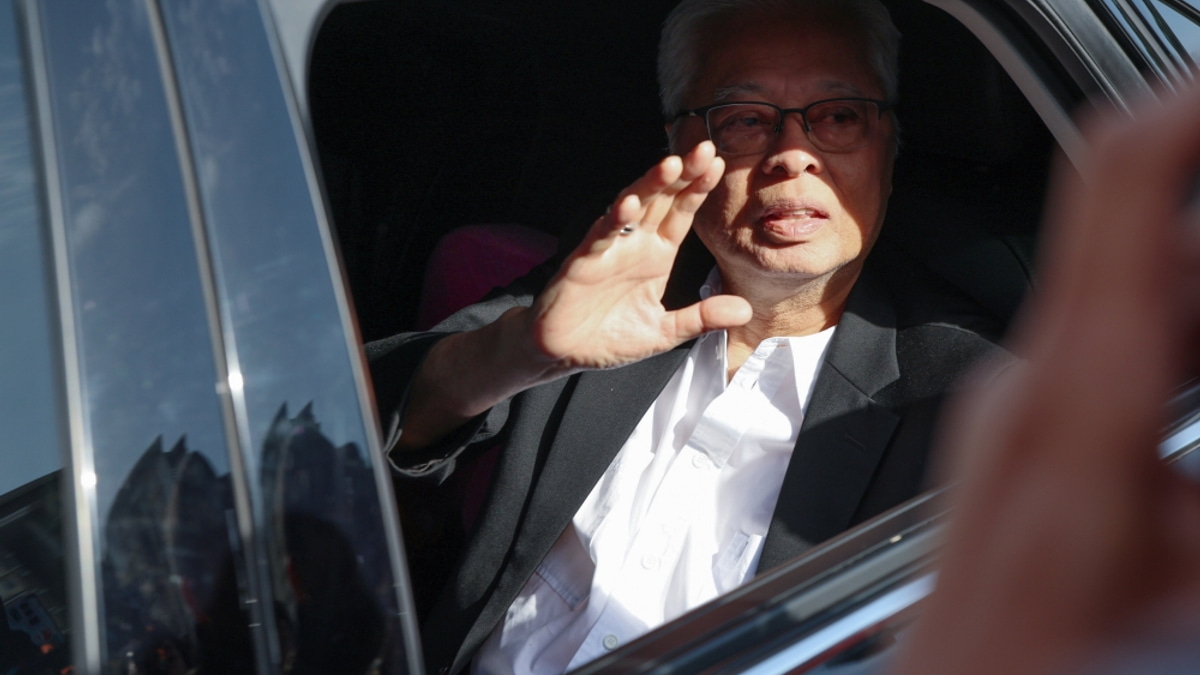 Anwar Ibrahim Extends Solidarity to Ismail Sabri and Fadillah at National Heart Institute
