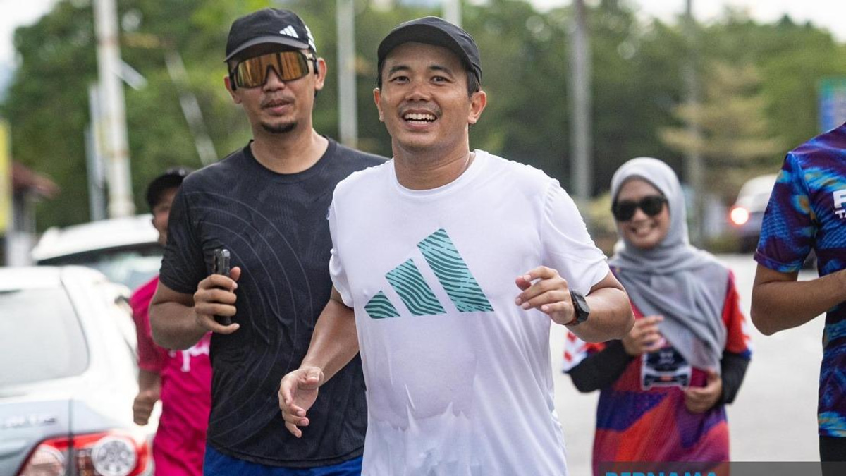 Animal Rights Campaigner Pushes Through Injury in 290km Parliament Run