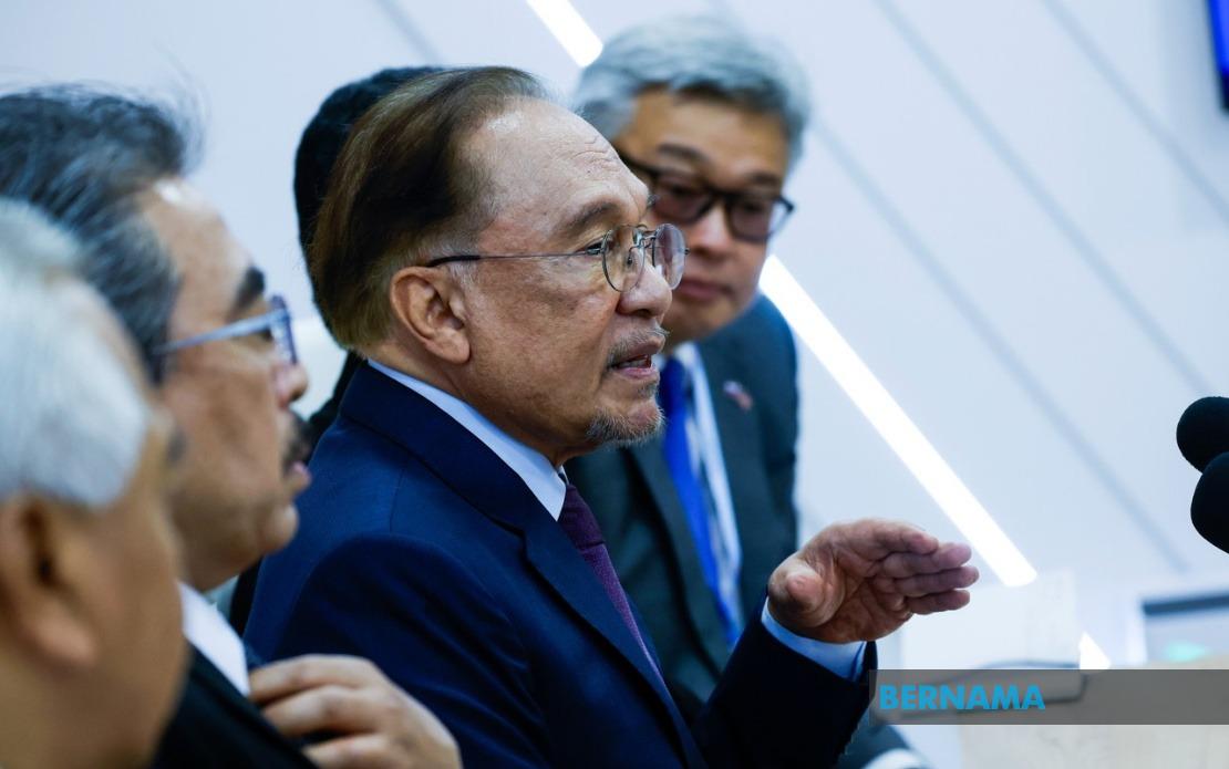 Anwar Secures Long-Term Russian Energy Supplies, Charts Bold Economic Course with Moscow