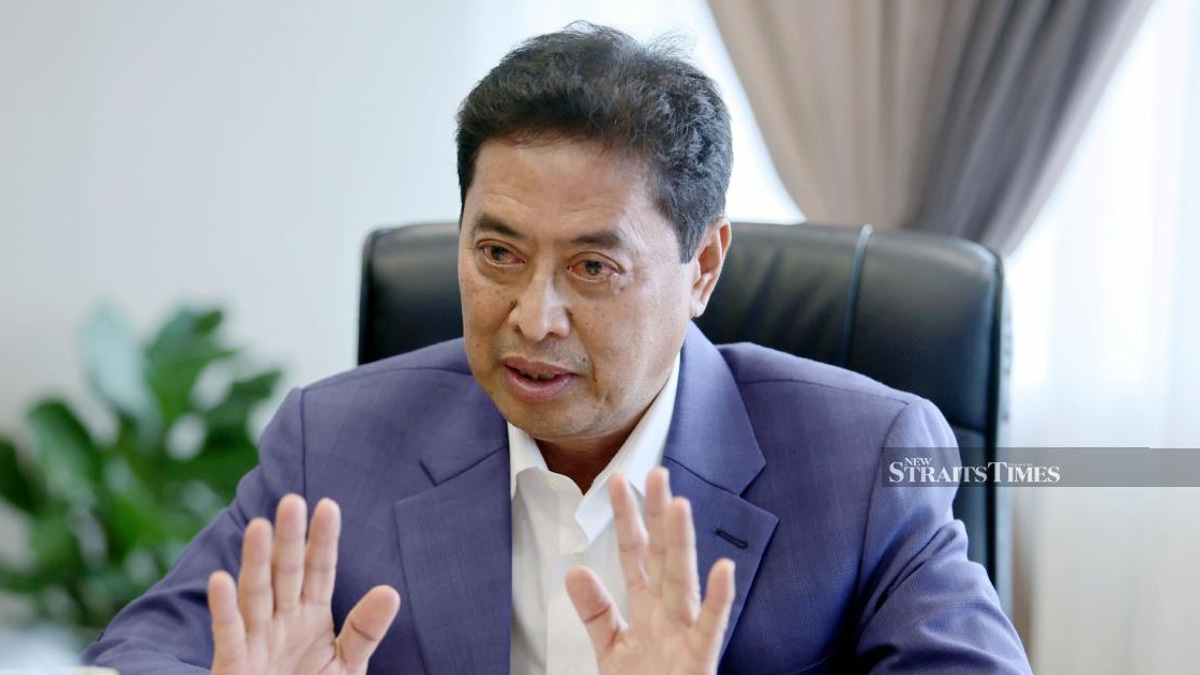 Ex-MACC Chief Azam Denies Involvement in RM178mil Contract Won by Brother's Firm