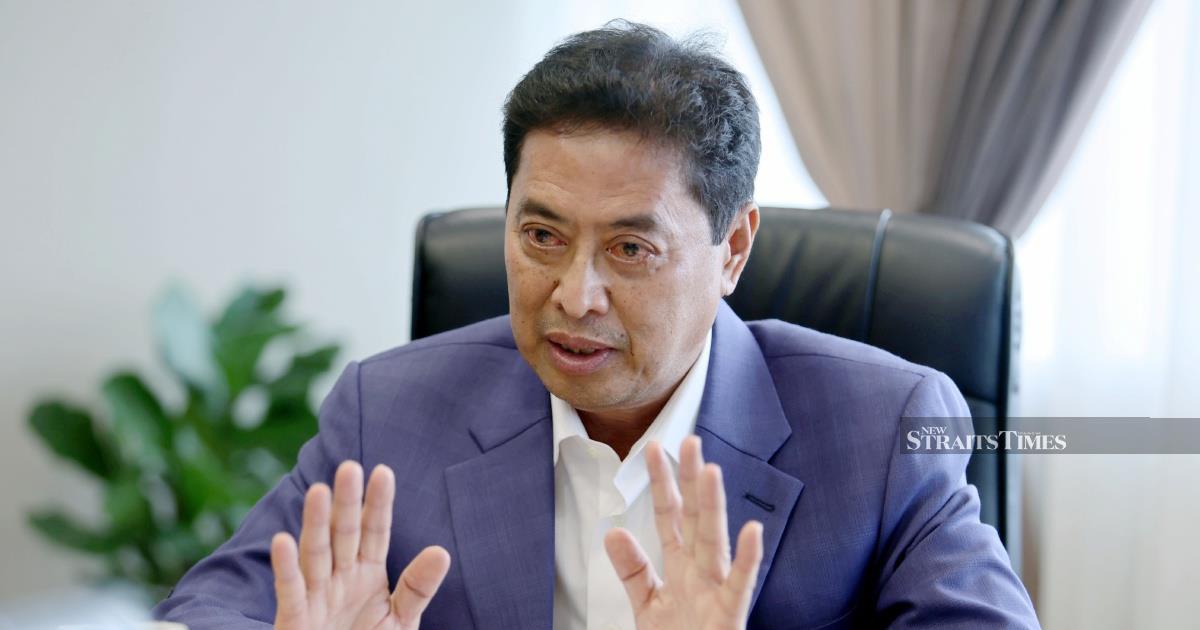 Ex-MACC Chief Azam Denies Involvement in RM178mil Contract Won by Brother's Firm