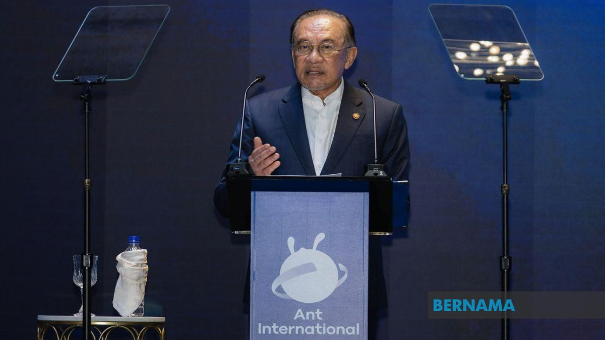 Malaysia Must Accelerate AI Readiness, Anwar Stresses at Ant International Launch