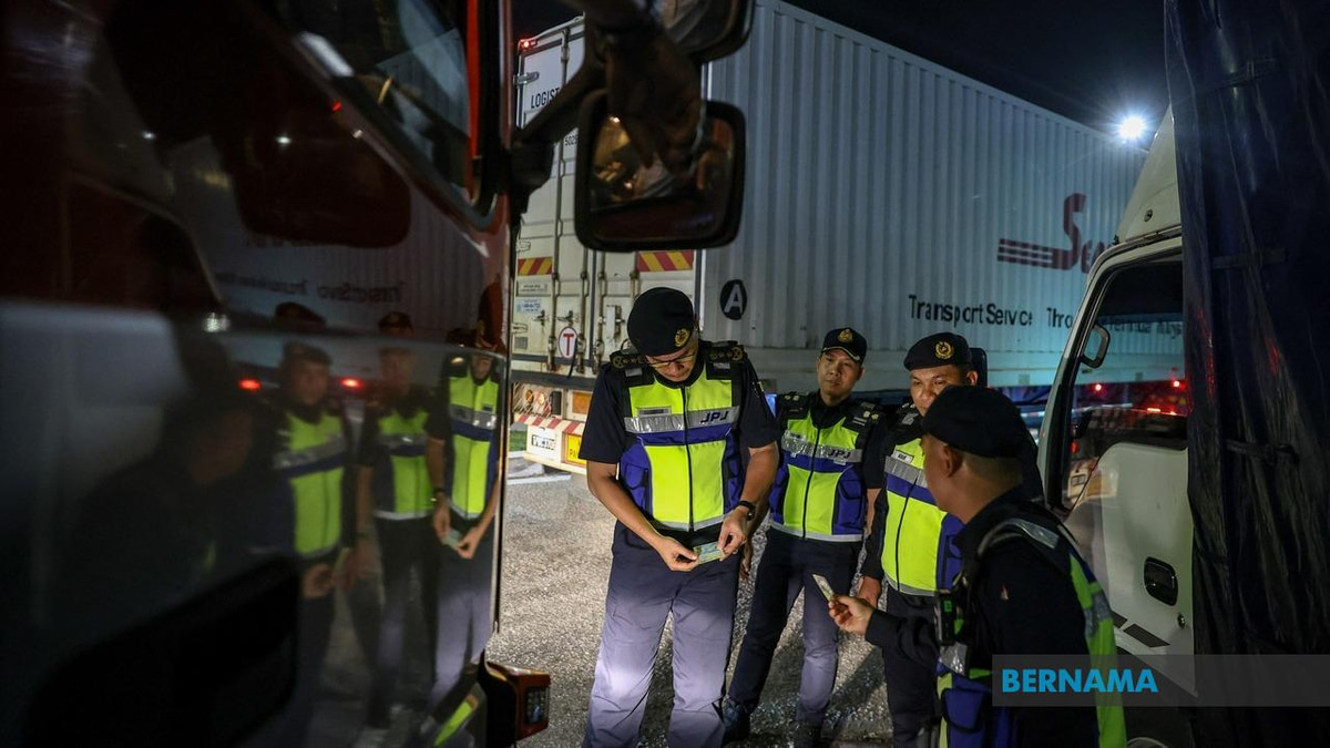 16 Drivers Tested Positive for Drugs in Johor's Major Roadside Enforcement Operation