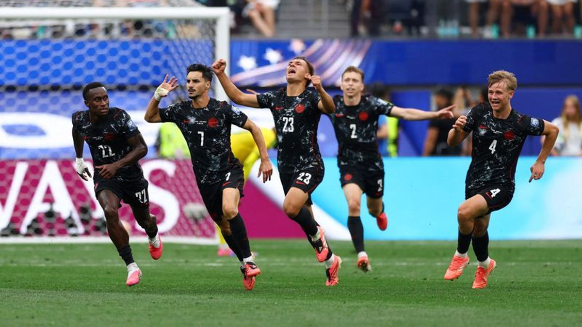 Eustaquio's Last-Gasp Goal Sends Canada into World Cup Quarter-Finals