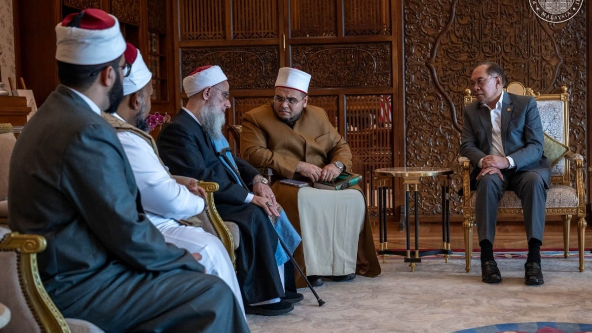 PM Anwar Receives Egyptian Islamic Scholar Sheikh Dr Mustafa An-Nadwi