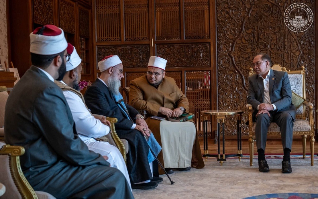 PM Anwar Receives Egyptian Islamic Scholar Sheikh Dr Mustafa An-Nadwi
