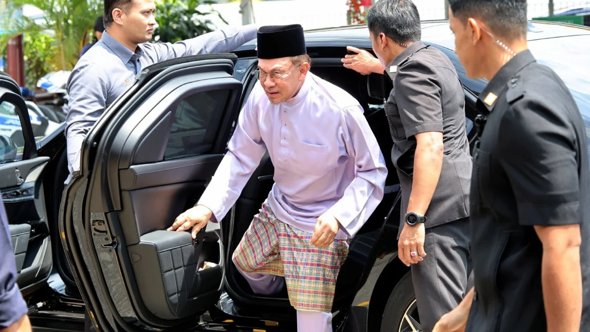 Anwar urges restraint as Johor election campaigns take off