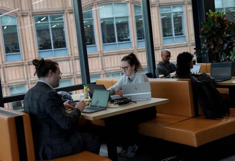 UK Economy Showing Clear Benefits from Global AI Boom as Tech Sector Powers Growth