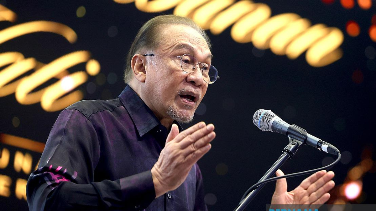 Anwar Urges Malaysians to Reject Divisive Racial Politics