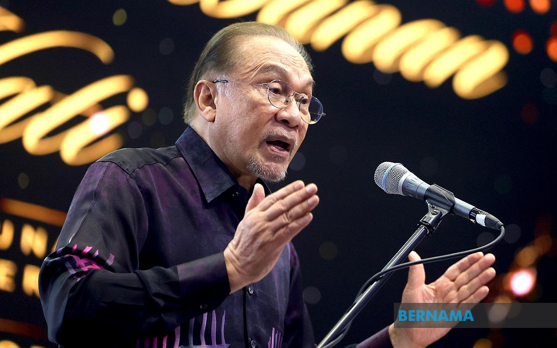 Anwar Urges Malaysians to Reject Divisive Racial Politics