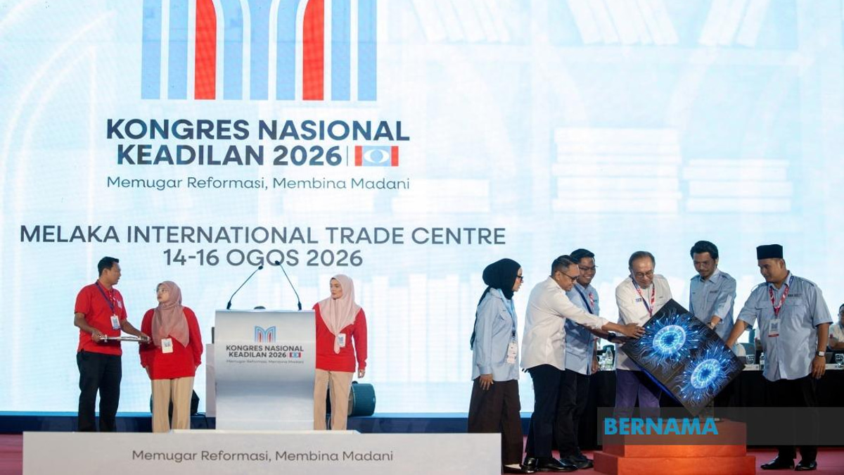 Anwar Launches Youth Movement Manifesto Focused on Moral Renewal and Nation-Building