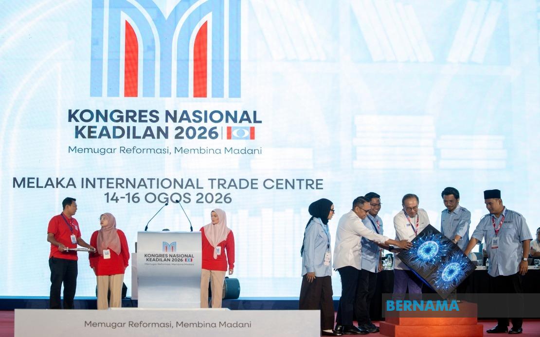 Anwar Launches Youth Movement Manifesto Focused on Moral Renewal and Nation-Building
