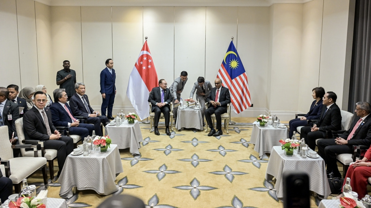 Singapore President Thalatha Balakrishnan Meets PM Anwar in Kuala Lumpur