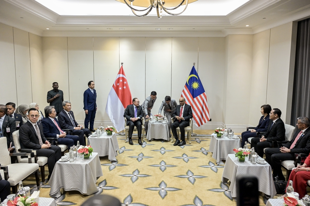 Singapore President Thalatha Balakrishnan Meets PM Anwar in Kuala Lumpur