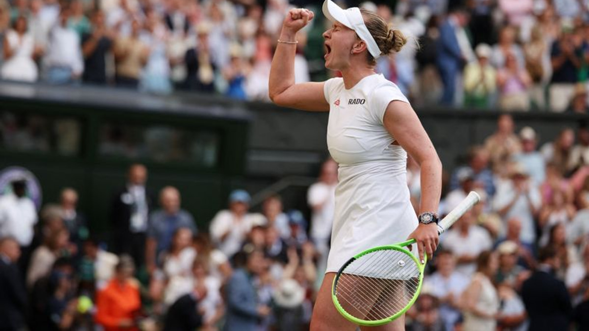 Krejcikova Battles Back Against Andreeva to Reach Wimbledon Third Round