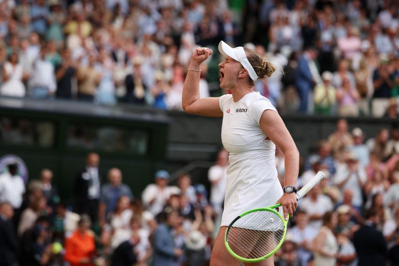 Krejcikova Battles Back Against Andreeva to Reach Wimbledon Third Round
