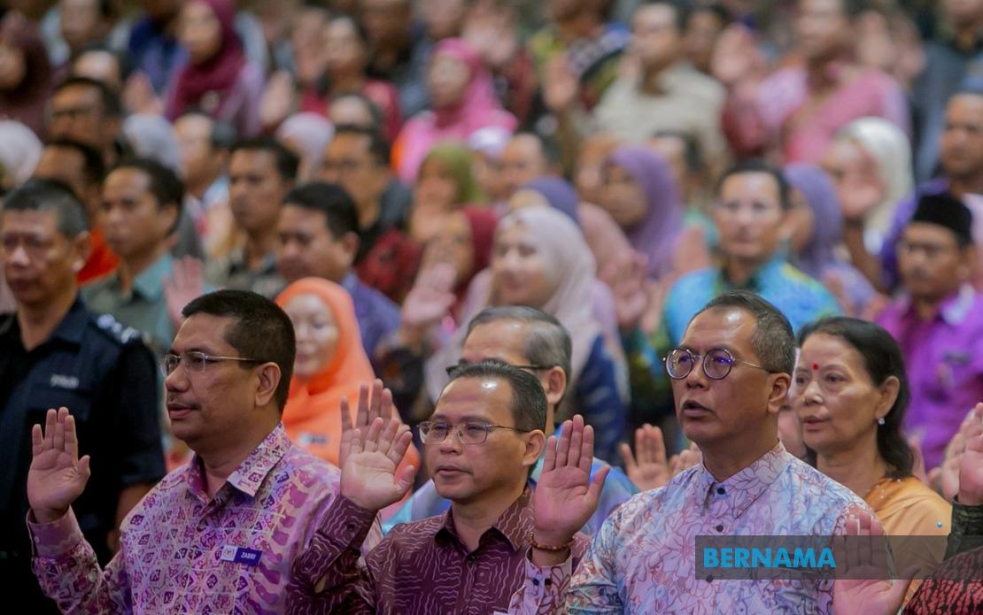 Civil Service Backbone of Policy Continuity, Says PM Anwar