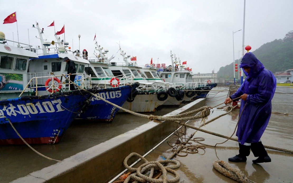 Zhejiang Escalates Emergency Response as Typhoon Dolphin Closes In on China's Eastern Coast